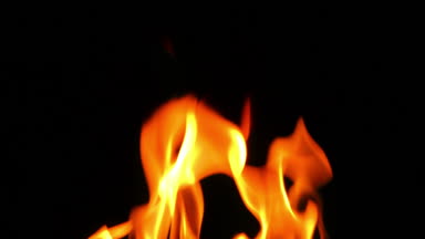 Üzerinde siyah Backgorund ateş