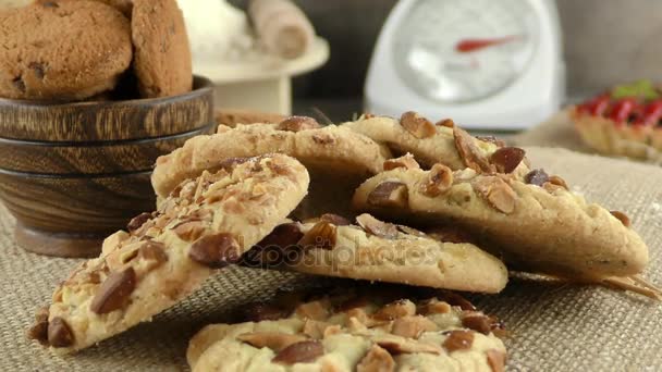 Zuckerhaltige Schokolade Chip Cookie gemischt fertig zum Essen — Stockvideo