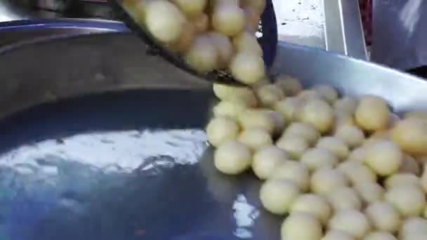 Türkischer traditioneller Donut Lokma — Stockvideo