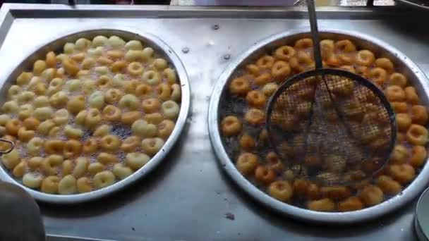 トルコの伝統的なドーナツ Lokma — ストック動画