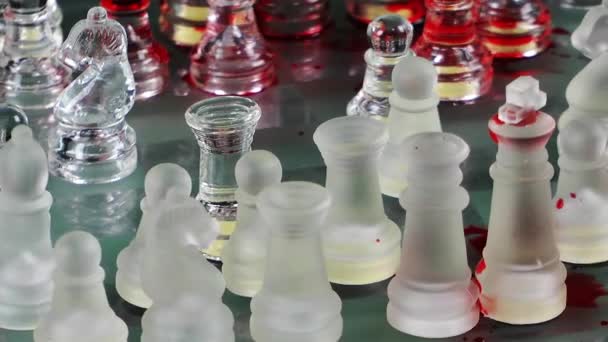 Schackspel gjorda av glas — Stockvideo
