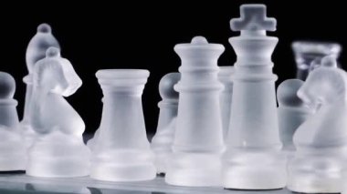 Cam tarafından yapılan satranç oyunu