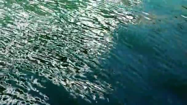 Κύματα της θάλασσας νερό και προβληματισμού — Αρχείο Βίντεο