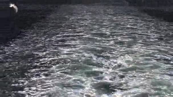 Κύματα της θάλασσας νερό και προβληματισμού — Αρχείο Βίντεο