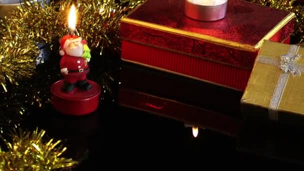 Kerzen und Geschenkbox — Stockvideo