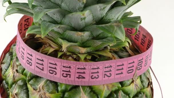 菠萝和测量健康健康生活 — 图库视频影像