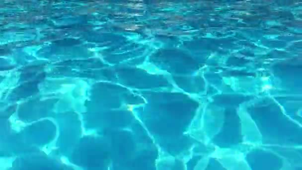 Surface de l'eau de piscine — Video