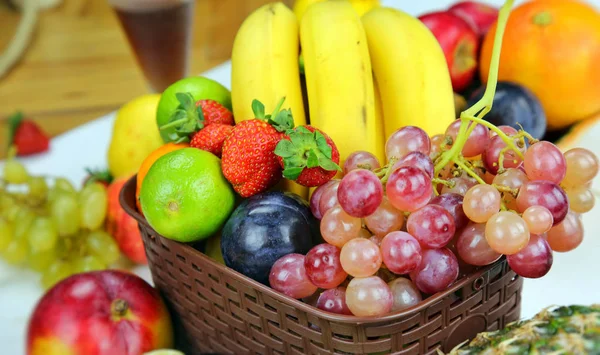 Healty organische Mix van fruit samenstelling — Stockfoto