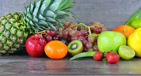 Healty mistura orgânica de composição de frutas — Fotografia de Stock