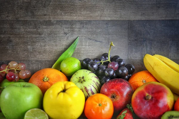 Healty organische Mix van fruit samenstelling — Stockfoto