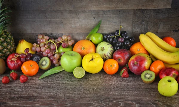 Healty mistura orgânica de composição de frutas — Fotografia de Stock