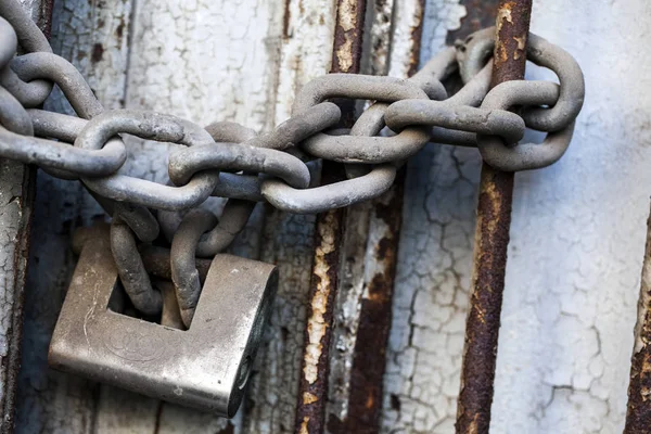 Eski paslı Metal zincir endüstriyel kavramı