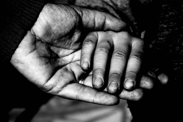 Fatherand Son Hands Holding Moment — Stock Photo, Image