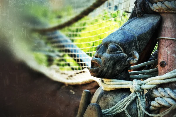 Afrika geleneksel etnik ve mistik ahşap maskeleri