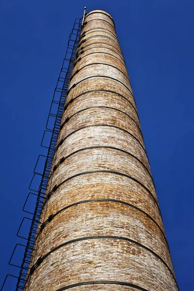 Antiguo edificio de arquitectura Chimenea — Foto de Stock