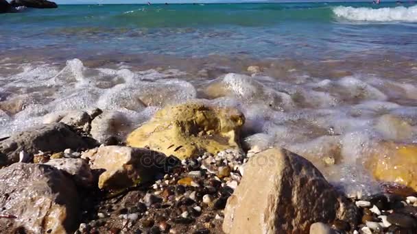 Βράχια πέτρες στα παραθαλάσσια φύση έννοια — Αρχείο Βίντεο
