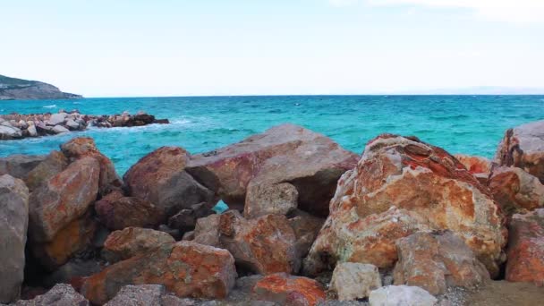 Kamienie skały w nadmorskiej przyrody koncepcji — Wideo stockowe