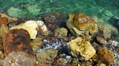 Deniz doğa kavramı içinde taş taş