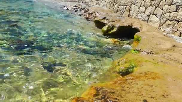 Rocas Piedras en la costa Concepto de la naturaleza — Vídeos de Stock