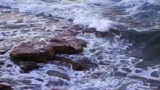 Stenar stenar i havet natur koncept — Stockvideo