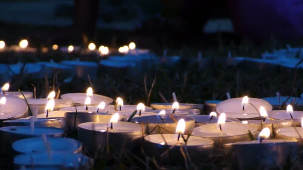Романтические и эмоциональные декоративные свечи сюрприза — стоковое видео