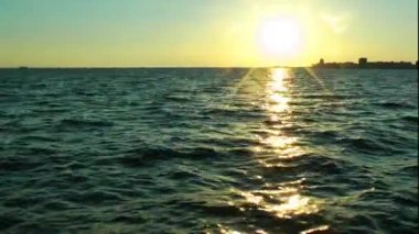 Günbatımı gökyüzü doğa ve deniz manzara