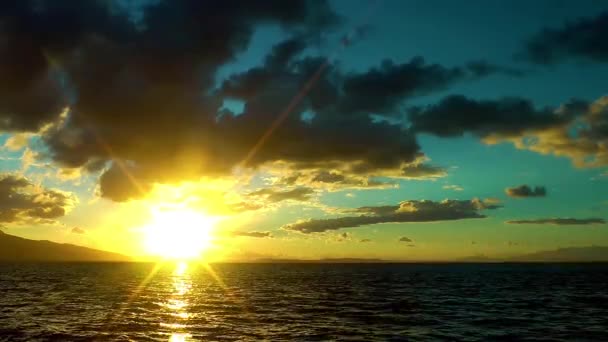 Günbatımı gökyüzü doğa ve deniz manzara — Stok video
