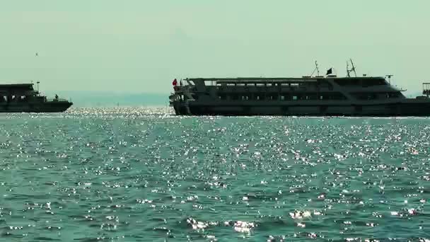 El muelle marino y el mar — Vídeo de stock