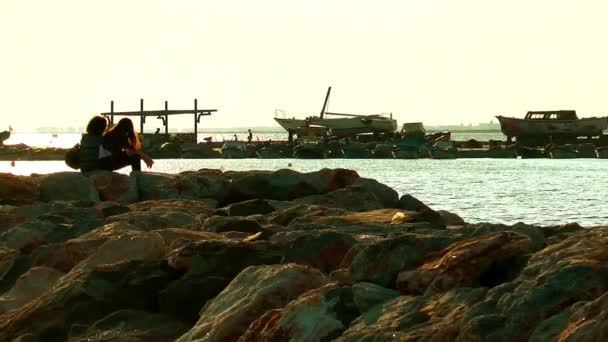 El muelle marino y el mar — Vídeo de stock