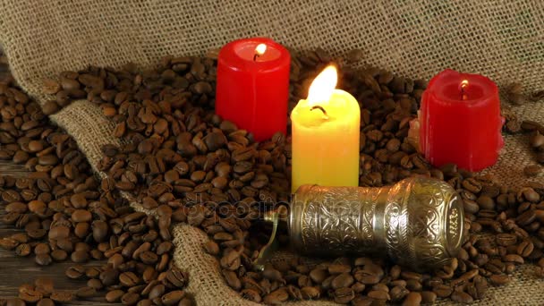 烘培的咖啡豆喝些热饮料 — 图库视频影像