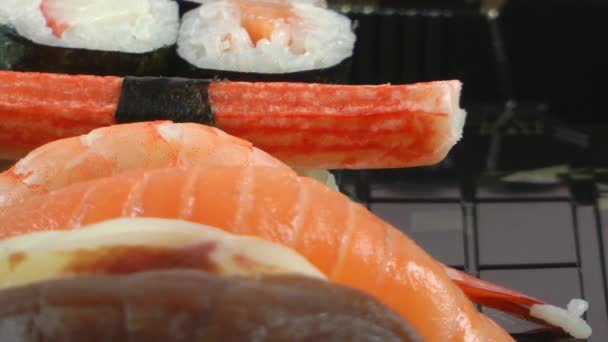 Sushi comida tradicional japonesa — Vídeos de Stock