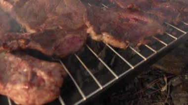 Et mangal kömür yanıyor