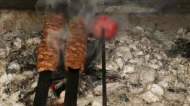Şiş Kebap Barbekü yanıyor geleneksel yemek