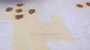 Türk geleneksel gıda mantı mantı adlı pasta