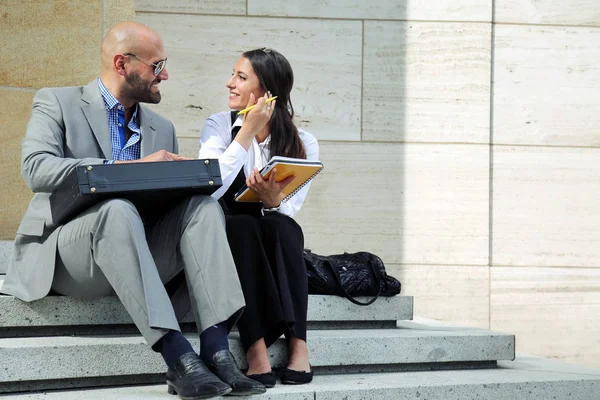 Pareja de negocios Asociación Concepto al aire libre —  Fotos de Stock