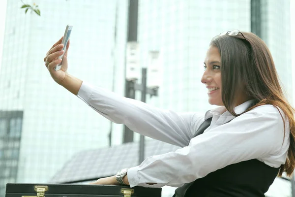 Hermosa mujer de negocios en ciudad Concepto al aire libre —  Fotos de Stock