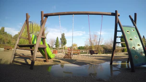 Parque infantil Happy Time Lugares para niños en la naturaleza — Vídeos de Stock