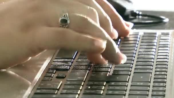 Computer Business Office werken toetsenbord te typen — Stockvideo