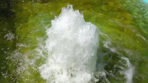 Víz medence Splash szökőkút — Stock videók