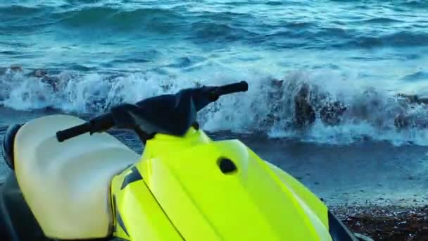 Jetski Scooter Perto Litoral — Vídeo de Stock