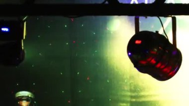 Renkli dans disko ışıkları