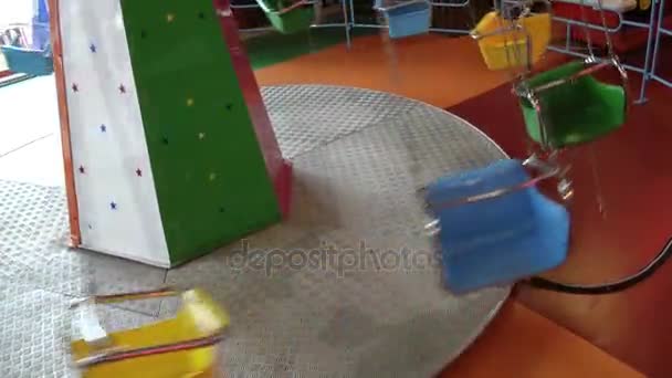 Kid Balanço Divertindo — Vídeo de Stock