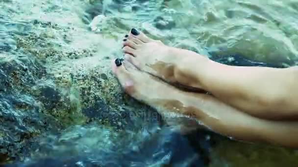 Žena Nohy Vodě — Stock video