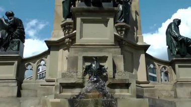 Frankfurt Fountain'dan hayvan heykel
