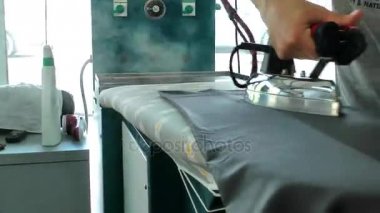 Kuru Temizleme dükkanında Ütü