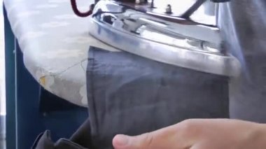 Kuru Temizleme dükkanında Ütü