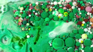 Renkli kaos mürekkep yayılmış sıvı ve küreler türbülans hareketi