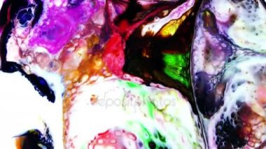Renkli Kaos Mürekkebi Sıvı Türbülans Hareketinde Yayıldı