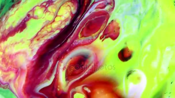 Propagation d'encre de chaos colorée dans le mouvement de turbulence liquide