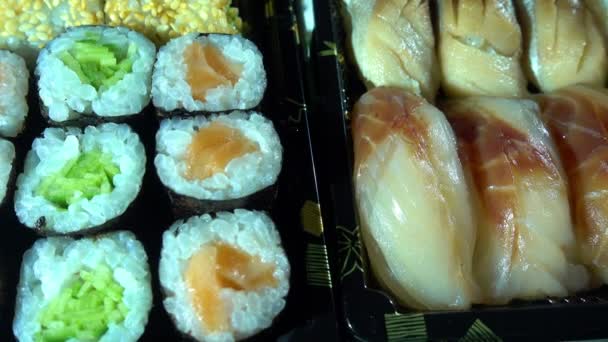 Traditionelles Japanisches Meeresfrüchte Sushi — Stockvideo